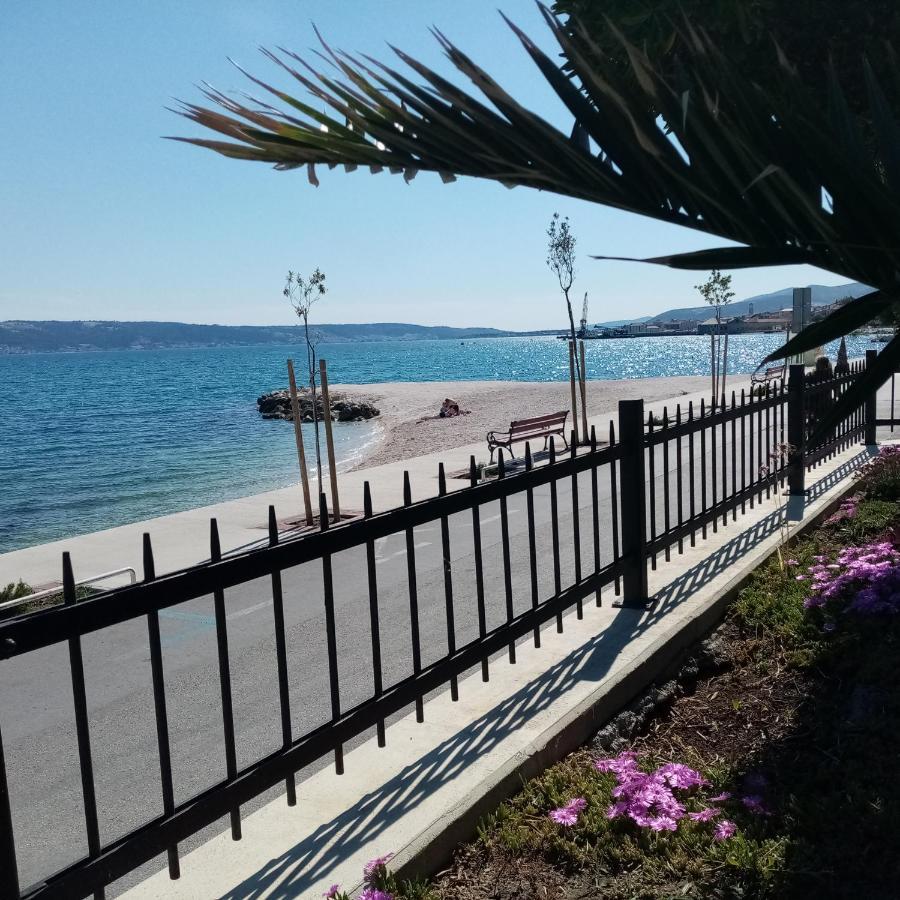 Apartman Figaro Pogled Od Milijun Dolara, 2 Tusa, 2 Wc Каштела Экстерьер фото